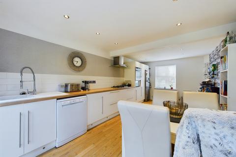 6 Alfred Lyons Close, Rugeley, WS15 3EY