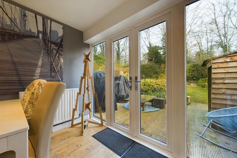 6 Alfred Lyons Close, Rugeley, WS15 3EY