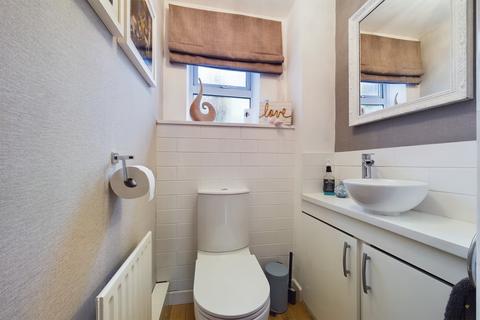 6 Alfred Lyons Close, Rugeley, WS15 3EY