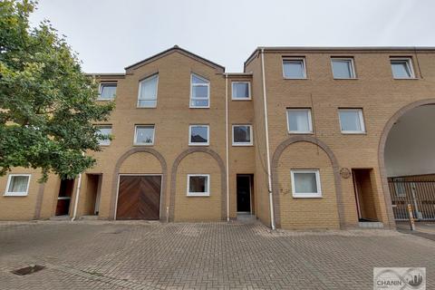 5 bedroom townhouse to rent - Docklands E14