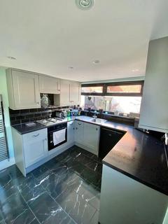 2 bedroom semi-detached house for sale, Queens Road, Farnborough GU14