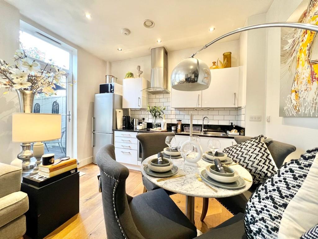 upper-charles-street-camberley-gu15-1-bed-ground-floor-flat-200-000