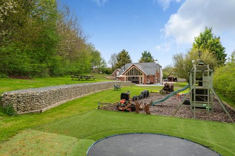 Spoondell Bungalow Whipsnade Road, Kensworth, Dunstable, LU6 2NB