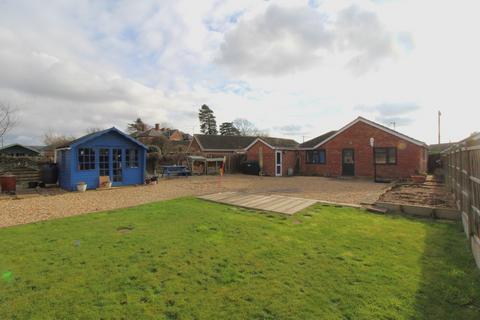 3 bedroom detached bungalow for sale, Hilltop Close, Eagle