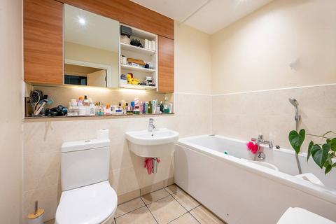 2 bedroom flat for sale, Luminosity Court, Ealing, London, W13
