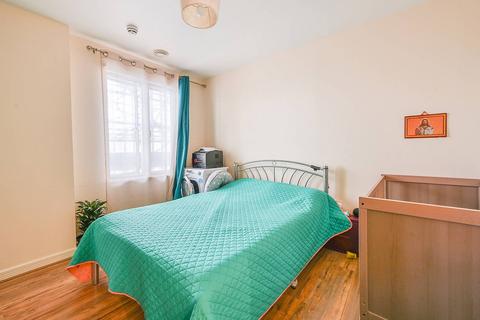 2 bedroom flat for sale, Luminosity Court, Ealing, London, W13