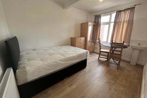 1 bedroom semi-detached house to rent, Northcote Avenue, Southall