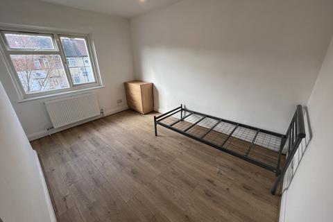 1 bedroom semi-detached house to rent, Northcote Avenue, Southall