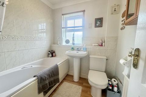 6 Pendeen Close, New Waltham, Grimsby, DN36 4GQ