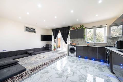6 bedroom semi-detached house for sale - Winslow Close, Wembley, London, NW10