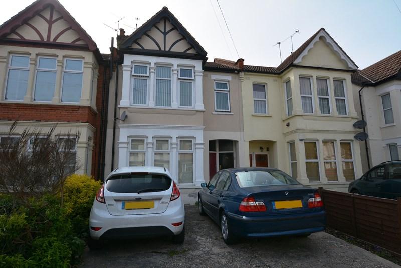 Lovelace Gardens, SouthendOnSea 1 bed flat £135,000