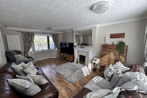 3 bedroom detached house for sale, Meadowbank, Old Colwyn