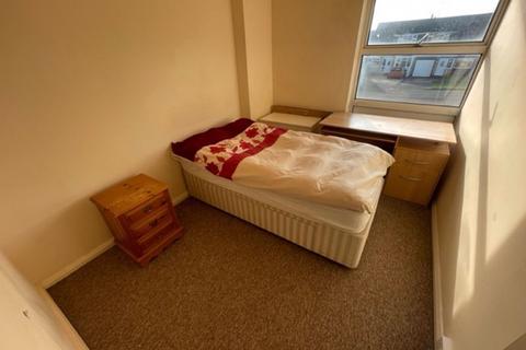 2 bedroom flat to rent - First Floor 2 bedroom flat to rent, Nythe Road, Stratton St. Margaret