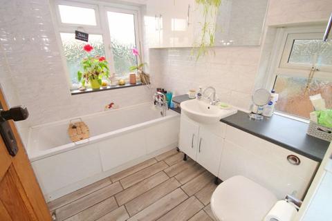 127 Conway Crescent, Perivale, Greenford, UB6 8JB