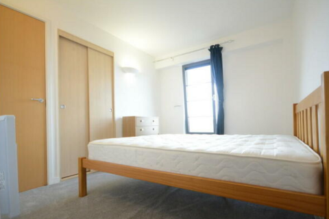 2 bedroom apartment to rent, Park West, NG7