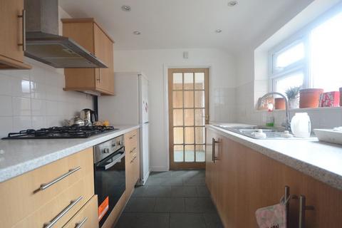 2 bedroom terraced house to rent, Coventry Road,Reading