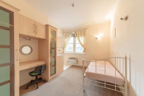 Studio to rent, Castle Hill