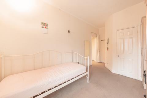 Studio to rent, Castle Hill