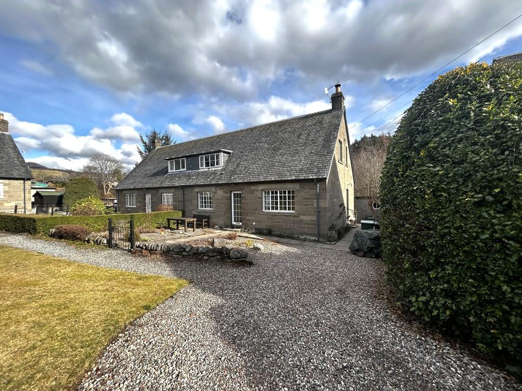 Parkcroy Crescent, Pitlochry 4 bed semidetached house for sale £300,000