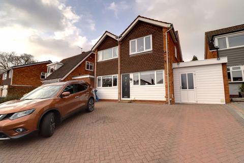 4 bedroom detached house for sale - Chartley Close, Stafford ST16