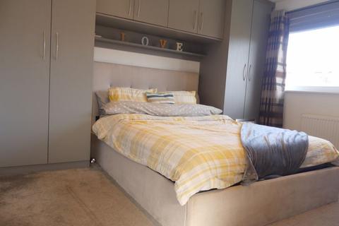 10 Chatsworth Close, Shaw, Oldham, OL2 8EB