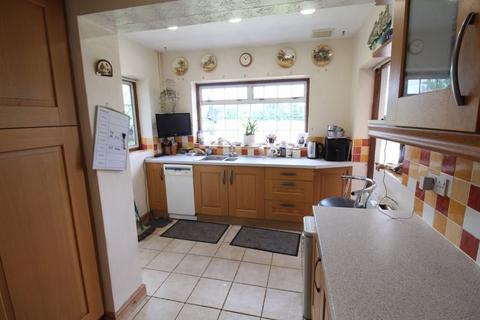 2 bedroom semi-detached bungalow for sale, Bromsgrove Road, Halesowen B62