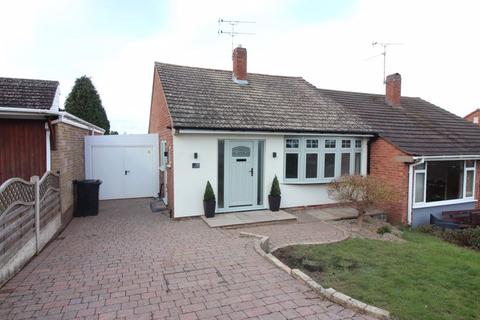2 bedroom semi-detached bungalow for sale - Thanet Close, Kingswinford DY6