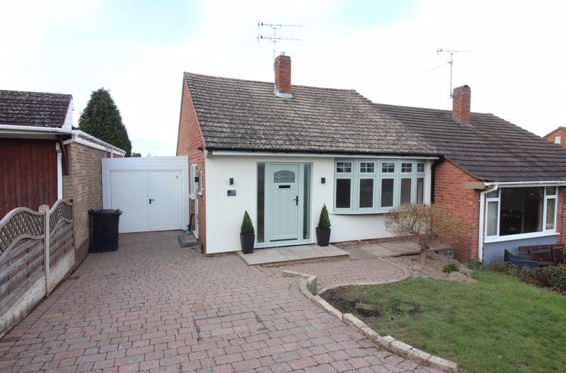 Close, Kingswinford DY6 2 bed semidetached bungalow for sale