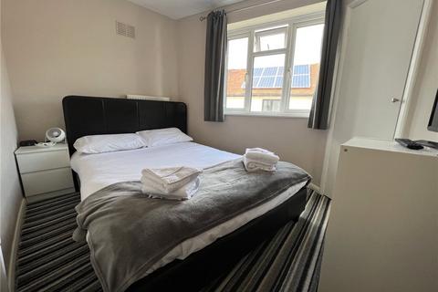 1 bedroom apartment for sale, High Street, Bagshot, Surrey