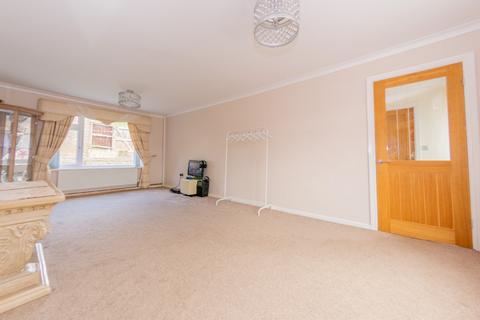 4 bedroom end of terrace house for sale - Leeds LS13