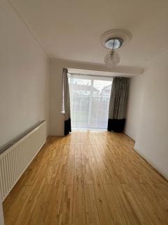 3 bedroom terraced house to rent, Firs Lane, London