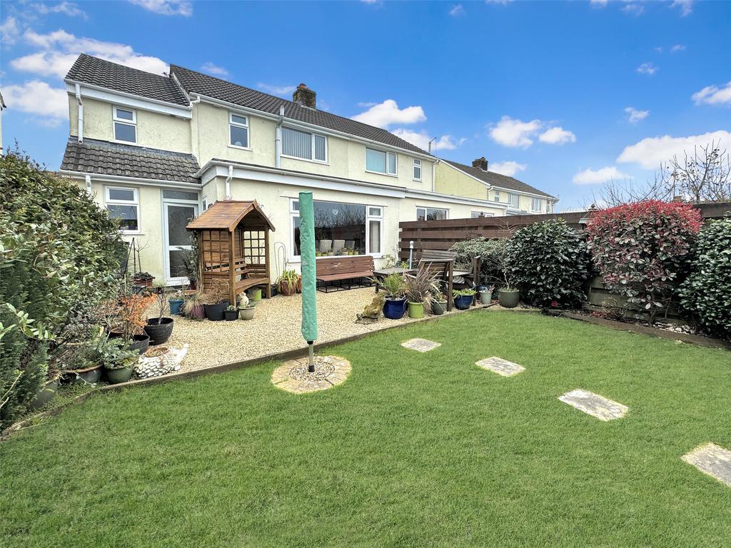 Queens Crescent, Bodmin, Cornwall, PL31 4 bed semidetached house for sale £285,000