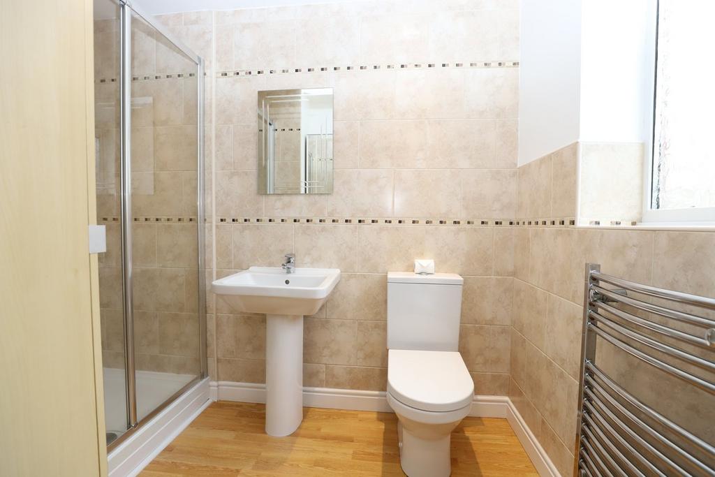 En-suite to Master