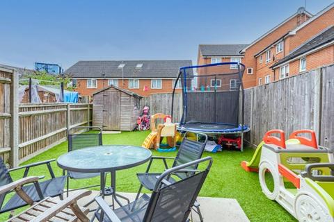 2 bedroom terraced house for sale, Acorn Close, Langley SL3