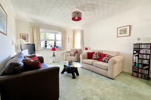 2 bedroom flat for sale, Castle Court, Maryport Street, Usk NP15