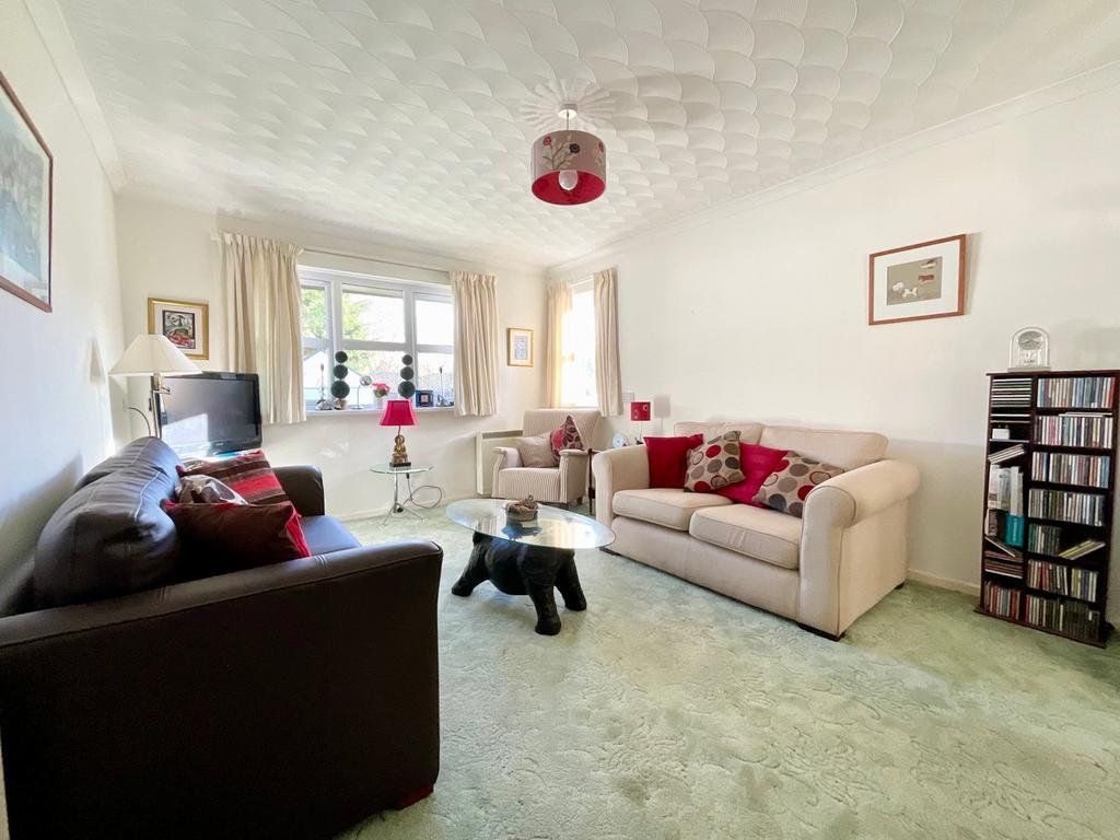 Castle Court, Maryport Street, Usk 2 bed flat for sale £99,950