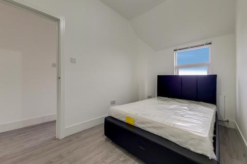 2 bedroom flat to rent, London Road