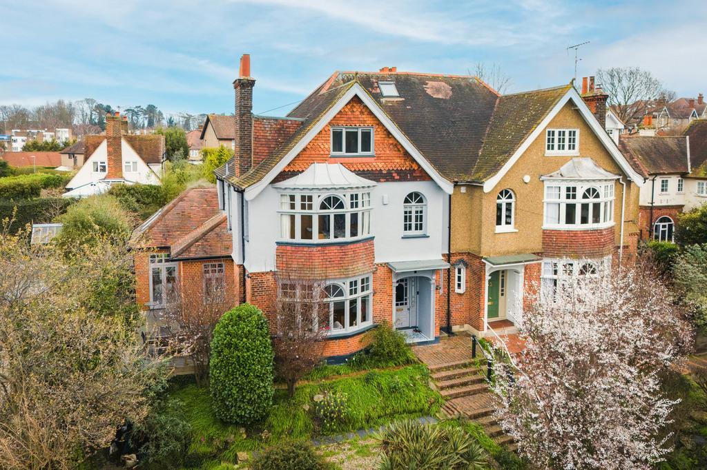 Weald Road, Brentwood, CM14 6 bed semidetached house for sale £1,375,000