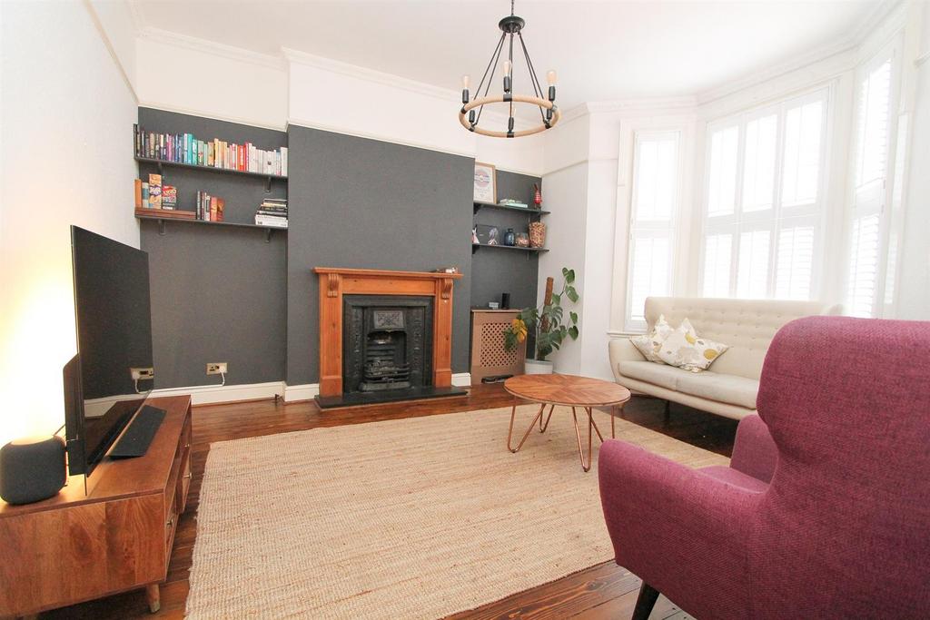 Elgin Road, Wallington SM6 5 bed semidetached house £700,000