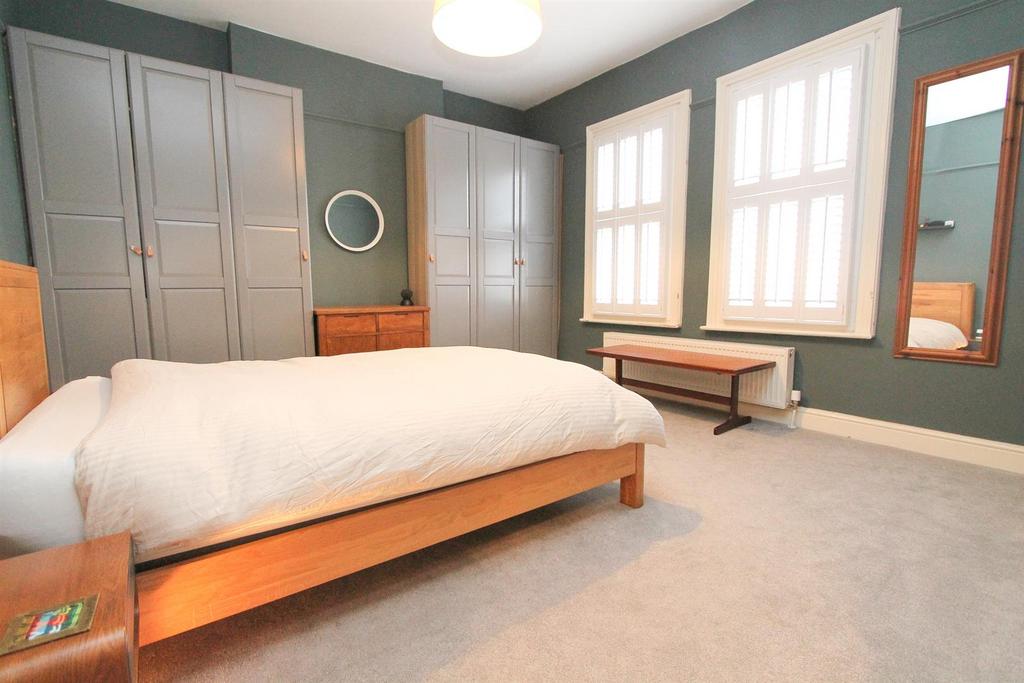 Bed 1.jpg