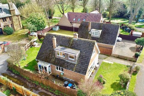 3 bedroom detached house for sale - The Croft, Hanging Houghton, Northamptpnshire NN6
