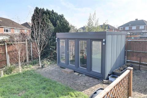 2 bedroom semi-detached bungalow for sale, Hickley Gardens, Brockworth, Gloucester
