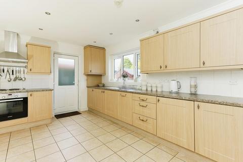 4 bedroom detached house for sale, Woodhurst Close, Tamworth