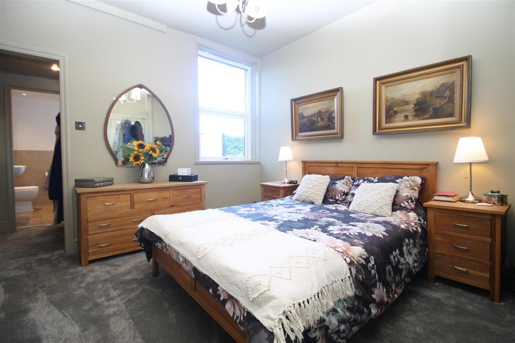 Master bedroom.JPG