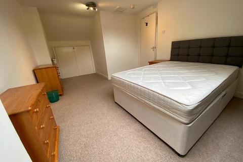 2 bedroom flat to rent, Burton Road, West Didsbury, Manchester