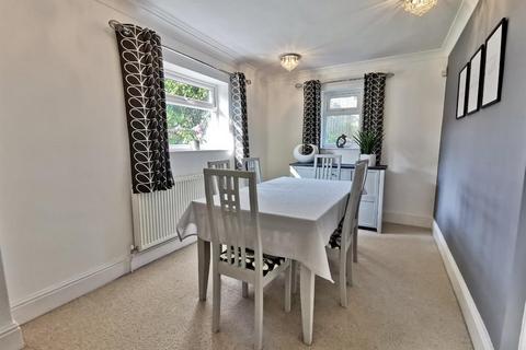 43 Windermere Road, Bradford, BD7 4RH