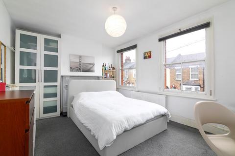 2 bedroom flat for sale - Steele Road, London