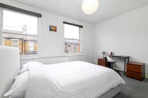 2 bedroom flat for sale - Steele Road, London