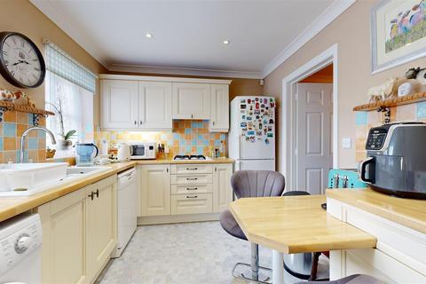 11 Fancys Close, Portland, DT5 2AJ