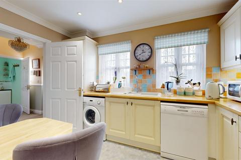 11 Fancys Close, Portland, DT5 2AJ
